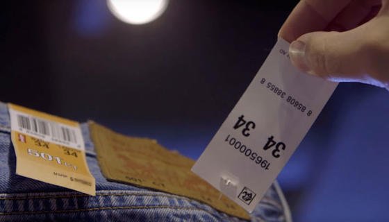 In einem Pilotprojekt hat Intel in drei Läden von Levi Strauss & Co. Hemden und Hosen mit RFID-Chips ausgestattet und vernetzt. Das System erkennt sogar, ob eine Hose in der Umkleidekabine überhaupt anprobiert worden ist.