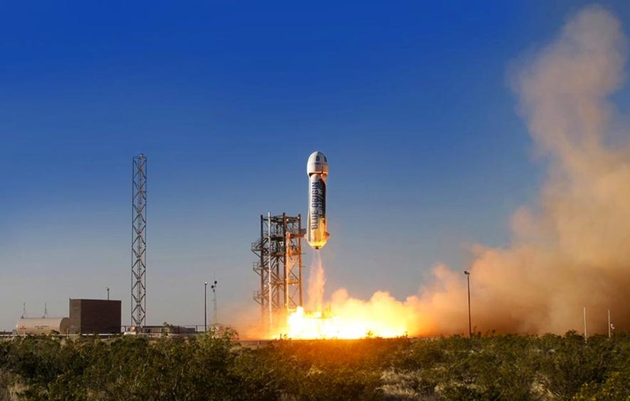 Weltpremiere: Amazon-Ingenieure lassen Rakete senkrecht landen