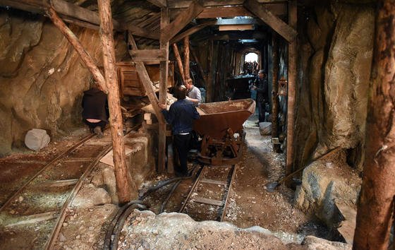 Filmkulisse des historischen Gotthardtunnels in einem Filmstudie in Köln: Beim Bau des ersten Gotthard-Eisenbahntunnels kamen 199 Arbeiter ums Leben.