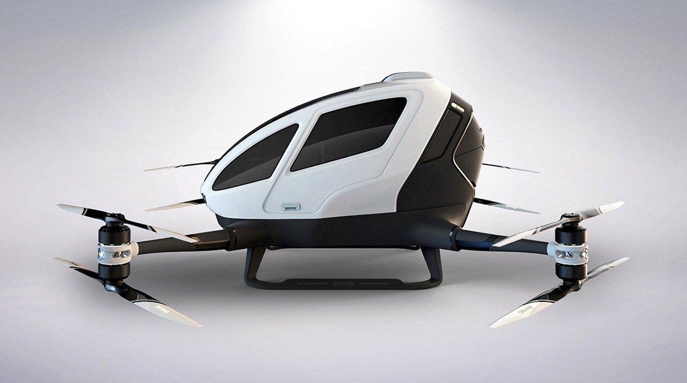 Die Hubschrauber-Drohne von Ehang verfügt über acht Rotoren mit einer Leistung von 142 PS. Sie lassen sich nach oben klappen, damit man auf einem Autoparkplatz parken kann.