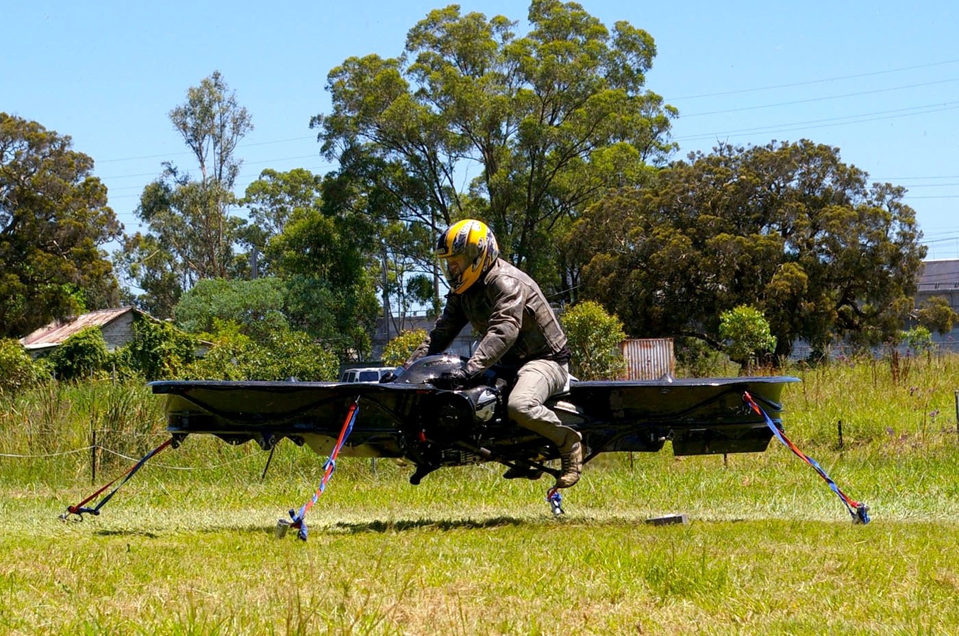 Die US-Army interessiert sich für die Erfindung des Hoverbike des Briten Chris Malloy. Soldaten sollen es für Aufklärungsflüge nutzen.