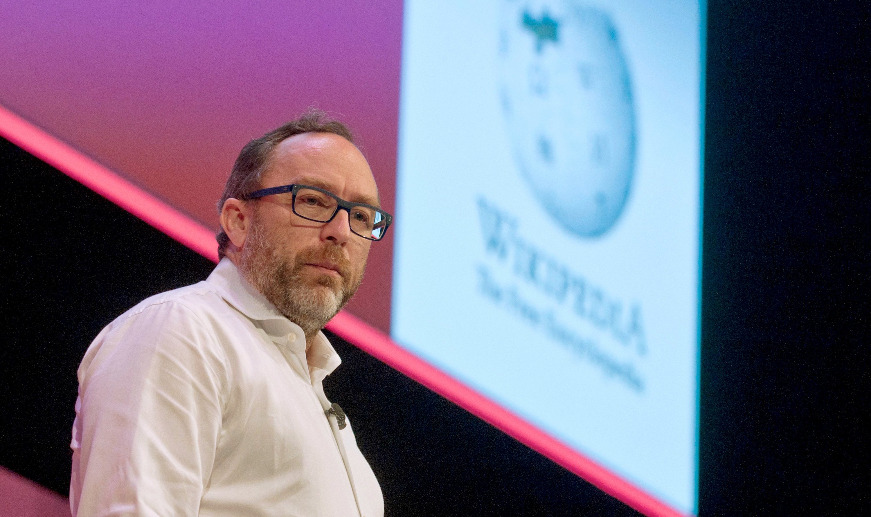 Jimmy Wales hat Wikipedia vor 15 Jahren gegründet. Dass Wikipedia einmal so groß werden würde, hat er selbst nicht geglaubt.