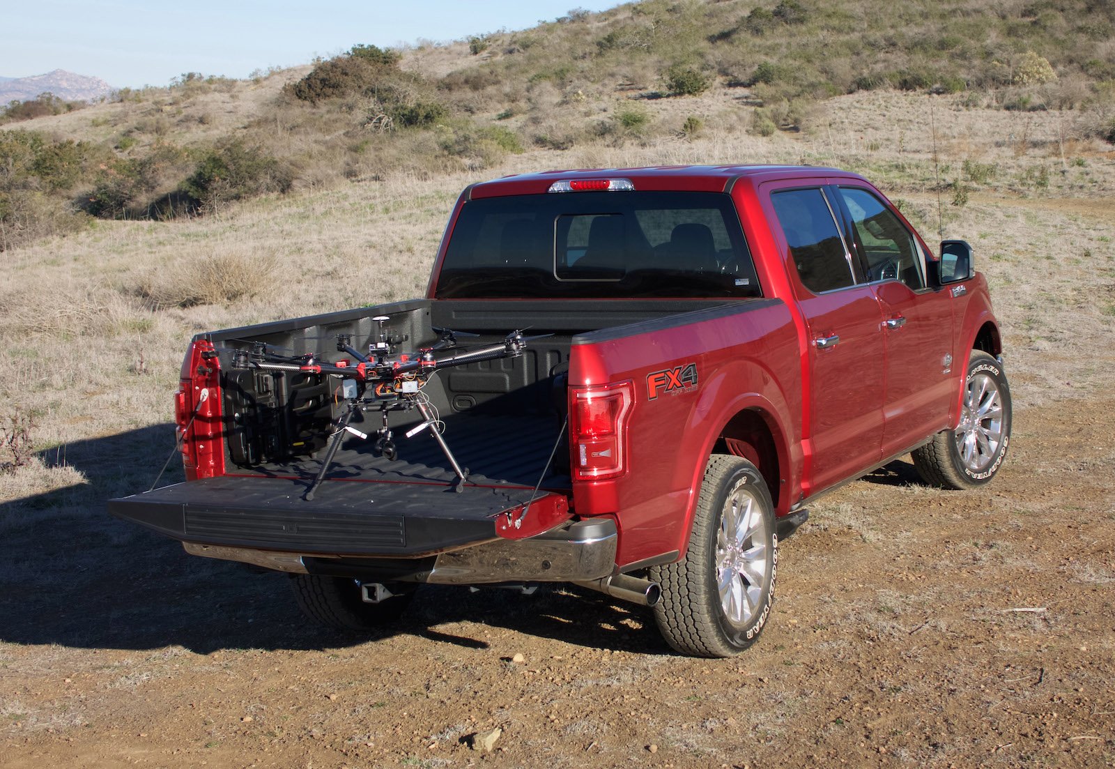 Ford F-150 Pickup: Der Autohersteller fördert die Entwicklung von Drohnen-Fahrzeug-Konzepten für schnellere Notfallhilfe bei Katastrophen.