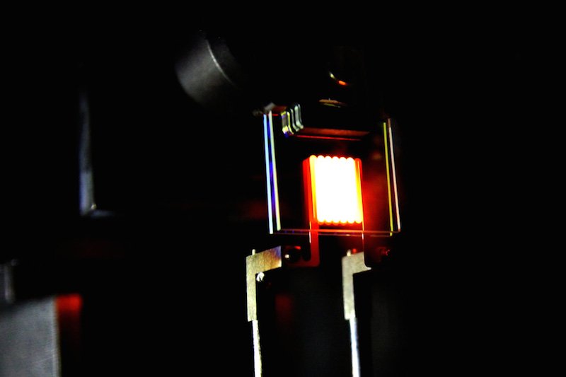 Prototyp einer neuen Glühbirne, bei der die Nanotechnologie eingesetzt wurde. Die Lichtausbeute ist vergleichbar mit der einiger Energiespar- und LED-Lampen. 