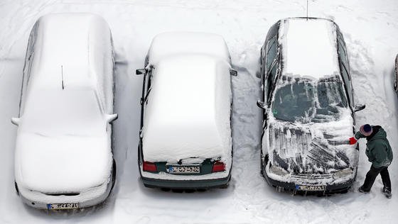 Eisfrei: Neue Solar-Folie für Scheiben und Kleidung erwärmt sich