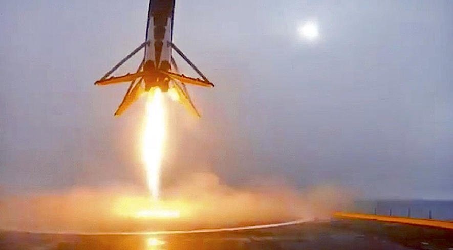 Schon zum 4. Mal explodiert SpaceX-Rakete bei der Landung