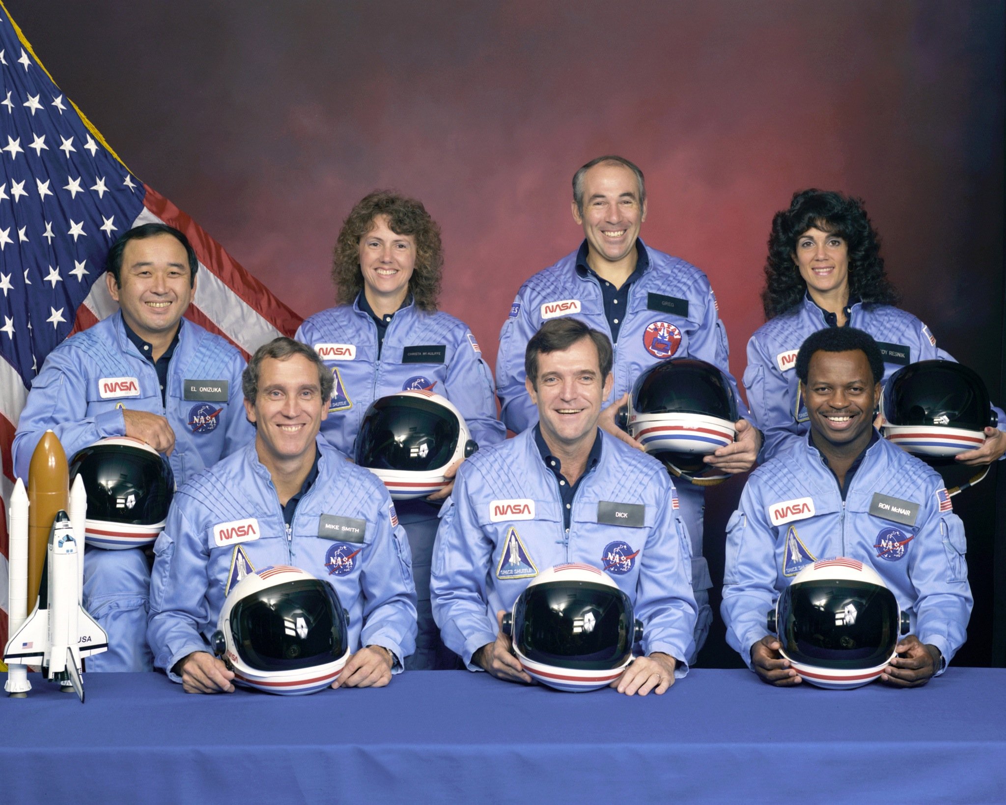 Die Crew der Challenger: Michael J. Smith, Francis Scobee und Ronald McNair (vordere Reihe von links) sowie Ellison Onizuka, Christa McAuliffe, Gregory Jarvis und Judith Resnik (hintere Reihe von links) 