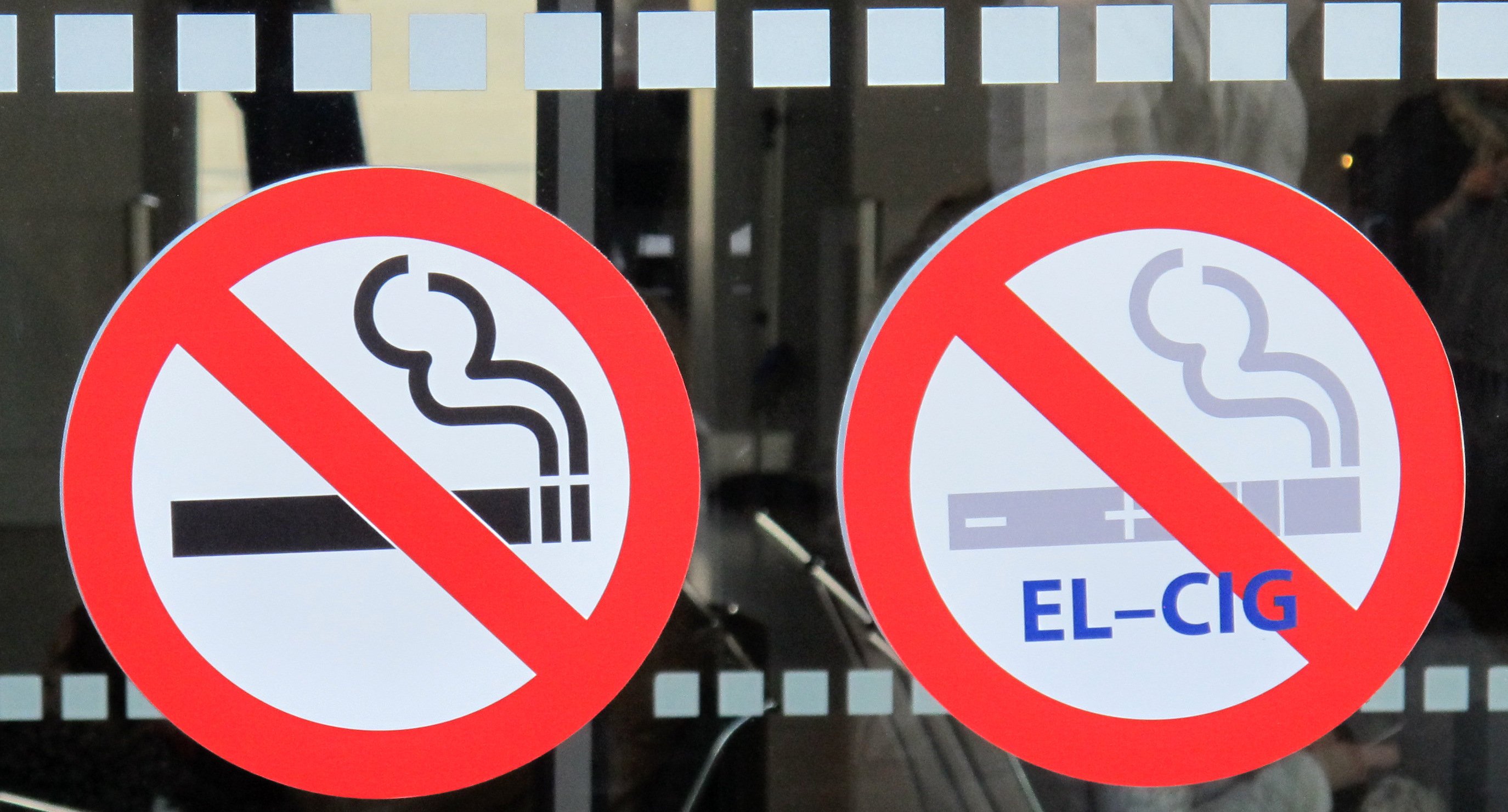 Der Bundestag hat gestern einen Gesetzesentwurf verabschiedet, mit dem das bereits bestehende Abgabe- und Konsumverbot für Tabakwaren auf elektronische Zigaretten und Shishas ausgedehnt wird.