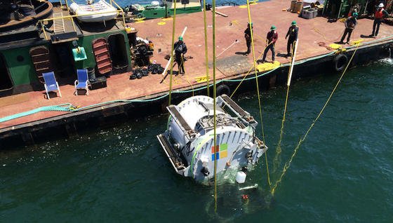 Nach der Halo-Figur Leona Philpot benannten die Forscher die Stahlkapsel mit den Rechnern im Innern, die sie im August 2015 vor der Küste Kaliforniens testweise neun Meter tief im Ozean versenkten. Der rohrartige Container hat einen Durchmesser von rund 2,5 m. 