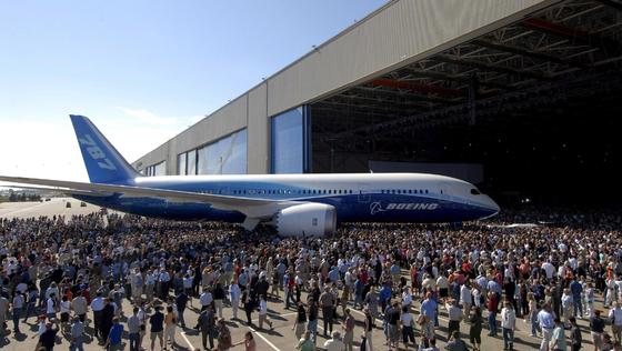 Am 8. Juli 2007 feierte Boeings Dreamliner Weltpremiere. Jetzt sollen einige der Passagierflugzeuge mit einem Raketenabwehr-System ausgestattet werden.