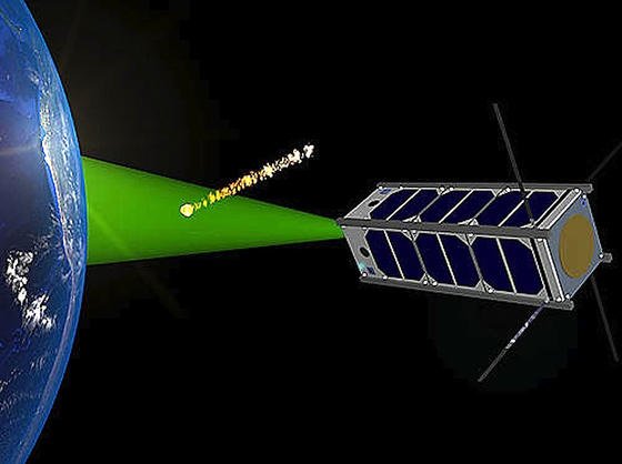 Ein autonomer Nanosatellit – diese haben eine Grundfläche von 10x10 cm und sind 30 cm hoch – entdeckt einen Meteor und entscheidet dann selbstständig, was er als nächstes tun wird: Daran arbeiten Würzburger Raumfahrtingenieure.