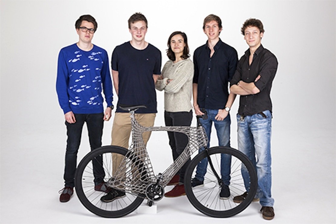 Innerhalb von drei Monaten haben die angehenden Ingenieure Harry Anderson, Stef de Groot, Ainoa Areso Rossi, Sjoerd van de Velde und Joost Vreeken das Fahrrad aus Edelstahl entwickelt.