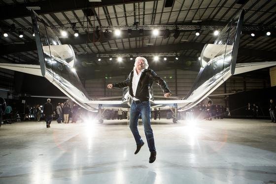 Visionär Richard Branson bei der Vorstellung der neuen Raumfähre: Der Chef von Virgin Galactic träumt seit Jahren vom Weltraumtourismus. 