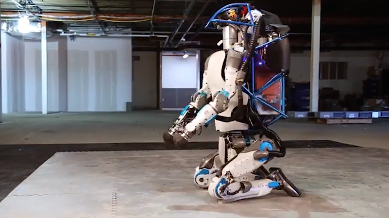 Der erste Roboter auf zwei Beinen, der hinfällt und alleine wieder aufsteht