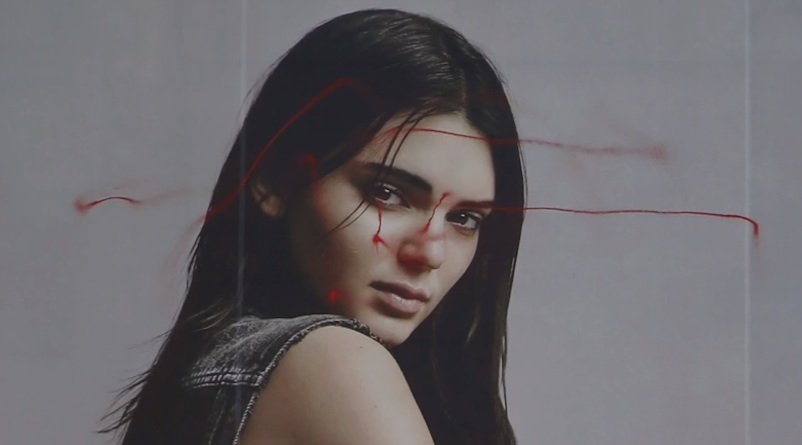 Ist das Kunst oder kann das weg? Graffiti-Künstler KATSU besprühte im vergangenen Jahr das Gesicht des Models Kendall Jenner auf einer Reklametafel in New York. Und nutzte dafür eine Drohne. 