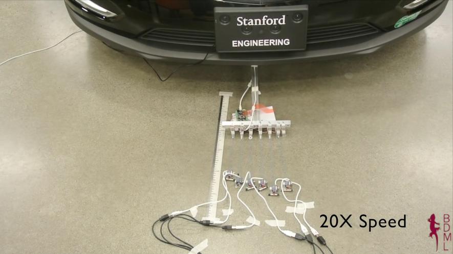 17 Gramm leichte Mikroroboter ziehen 1,8 Tonnen schweres Auto