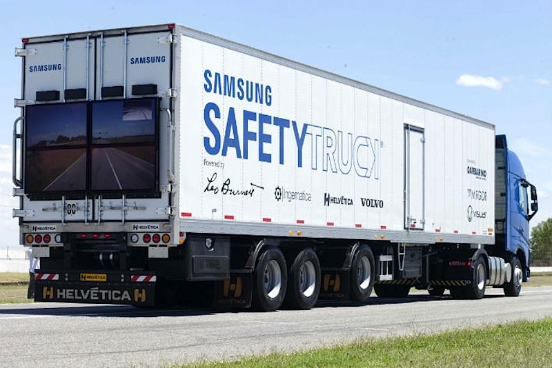 Samsungs Safety Truck verfügt über ein Display, das den Blick auf den Verkehr vor dem Lkw ermöglicht.