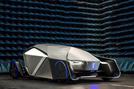 Der Shiwa der Turiner Design-Schmiede IED ist ein autonom fahrendes Elektroauto – ohne Fenster.