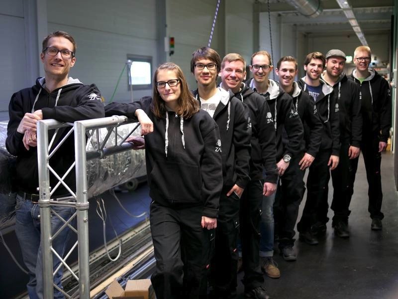 Das ZEpHyR-Team: Projektleiter Peter Rickmers mit den Studierenden Patrycia Kotarski, Maximilian Ruhe, Kai-Frederik Schilling, Julian Lungmuß, Lennart Will, Feriz Gürkan, Thomas Ganser und Tim Schwenteck (v.l.).