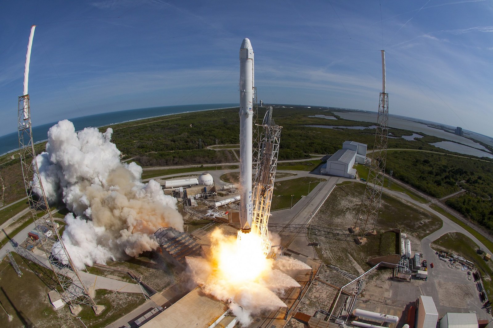 Start der Falcon-9-Rakete am 8. April 2016 vom Weltraumbahnhof Cape Canaveral in Florida.