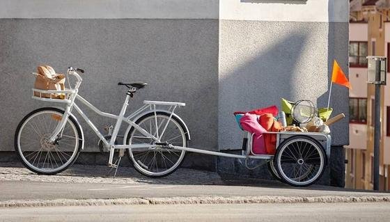 Vor allem mit dem Anhänger und dem flachen Transportkorb vorne ist das Ikea-Rad Sladda ziemlich gut für den familiären Alltagswahnsinn geeignet.