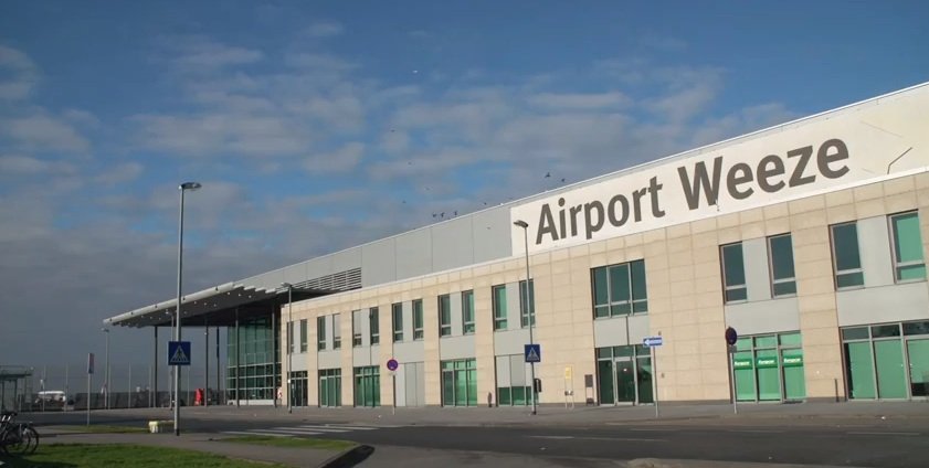 Neues Arbeitsgebiet für Robird: Seine Flughafentauglichkeit wurde zunächst am Regionalflughafen Weeze getestet. 