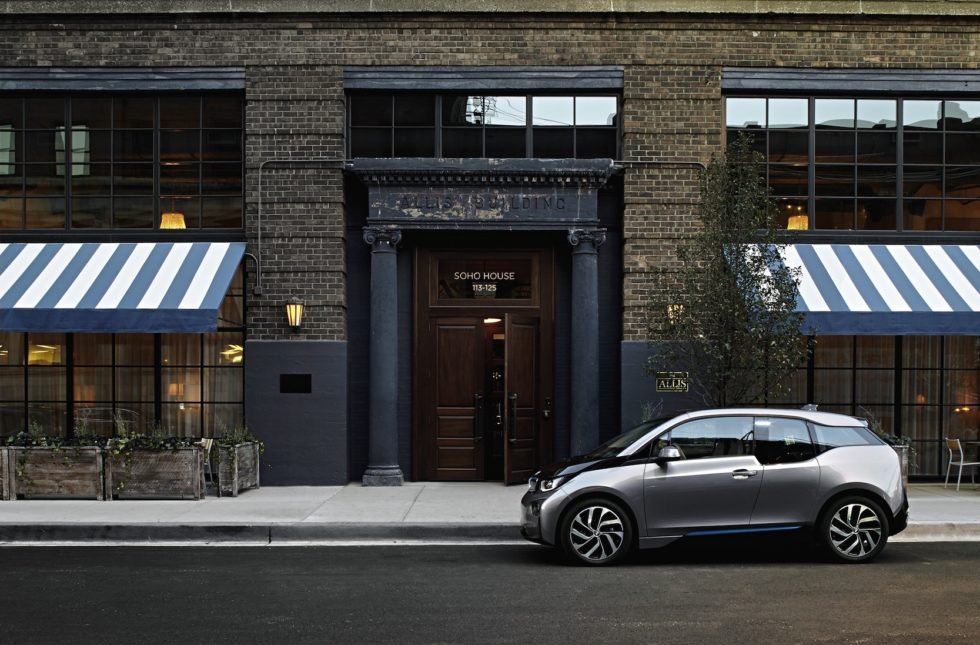 BMW i3 in Chicago: Auch die ältere Versionen des i3 lassen sich mit der neuen Batterie ausstatten. Was der Batteriewechsel kostet, hat BMW noch nicht mitgeteilt.