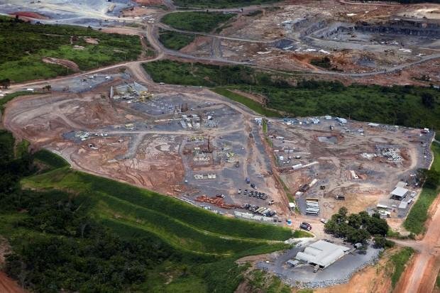 Die Baustelle im April 2012: Der Belo Monte Staudamm wird 400.000 Hektar überfluten. Dafür müssen mindestens 20.000 Menschen umgesiedelt werden. 