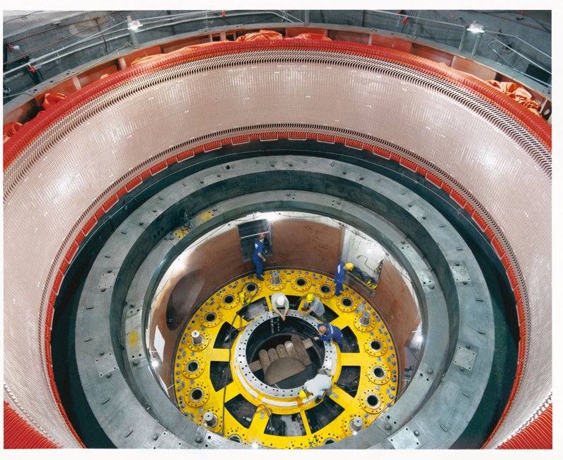 Brasilien setzt auf Wasserkraftwerke – und Technik aus Deutschland. Das Foto zeigt eine Generatormodernisierung der Firma Voith im brasilianischen Wasserkraftwerk Furnas.