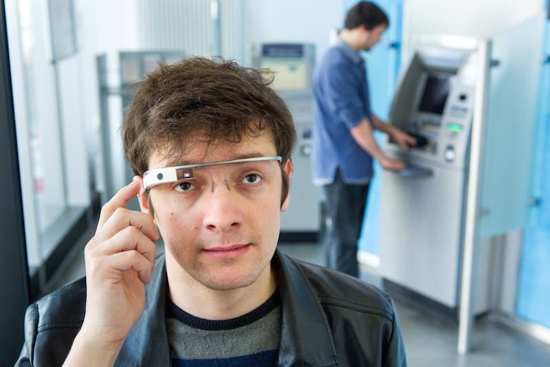 Informatiker nutzen den Schädelknochen und Sensoren des Brillencomputers Google Glass, um den legitimen Nutzer zu identifizieren.