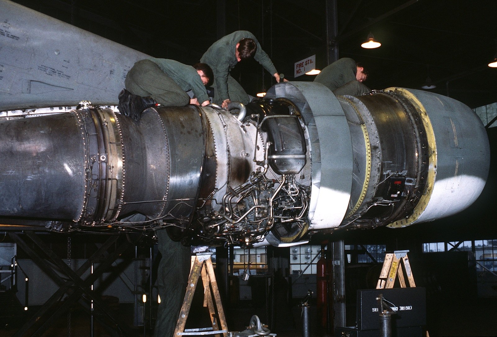 Kontrolle eines TF33-Motors: Die U.S. Air Force plant 650 Stück der neuesten, besonders Energie sparenden Variante bei Pratt & Whitney zu ordern. 