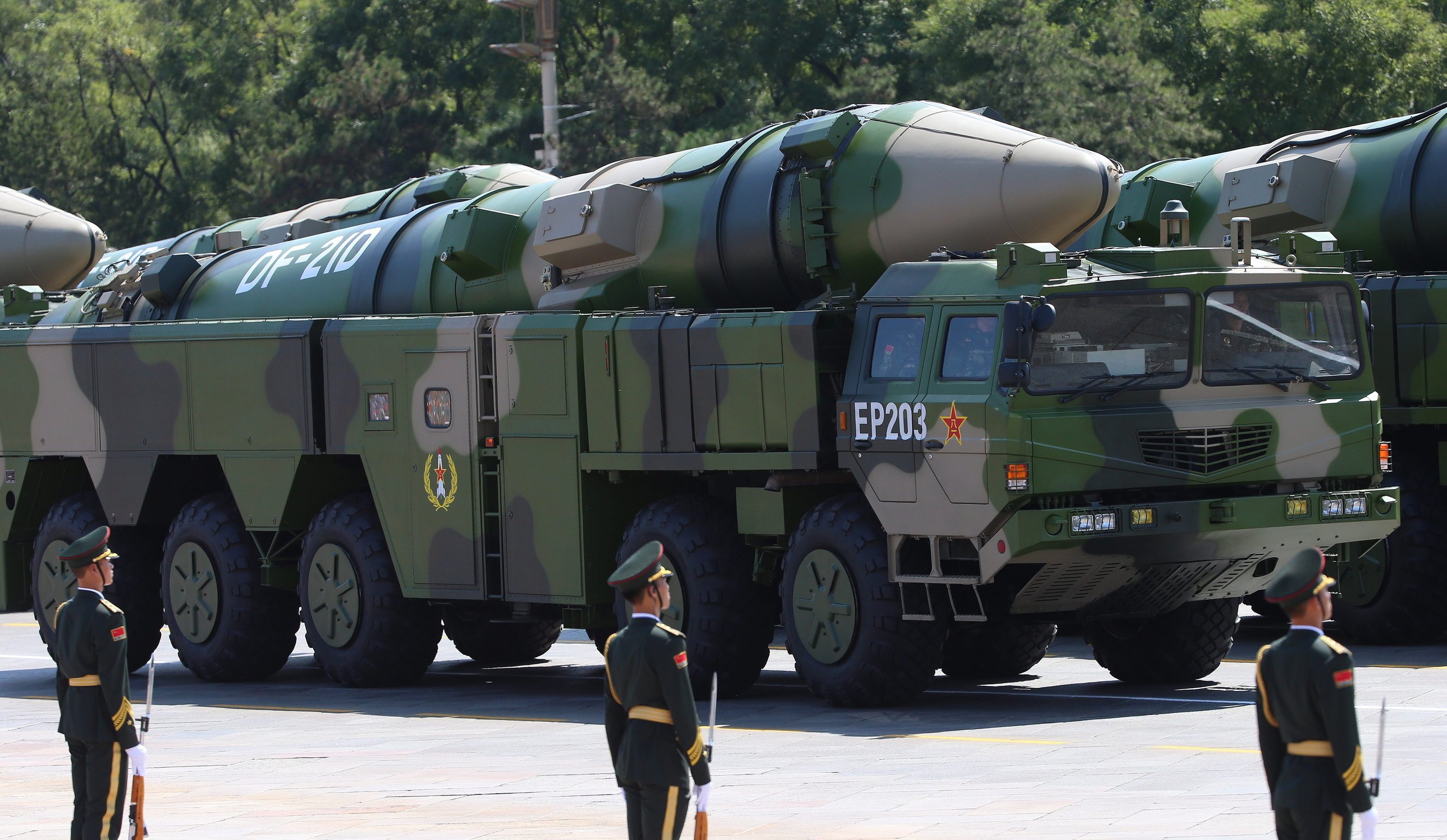 Die chinesische Rakete Dongfeng 21D auf dem Platz des Himmlischen Friedens: Die Mittelstreckenrakete ist mit bis zu 15.000 km/h ungeheuer schnell und soll im Kriegsfall vor allem amerikanische Flugzeugträger versenken.