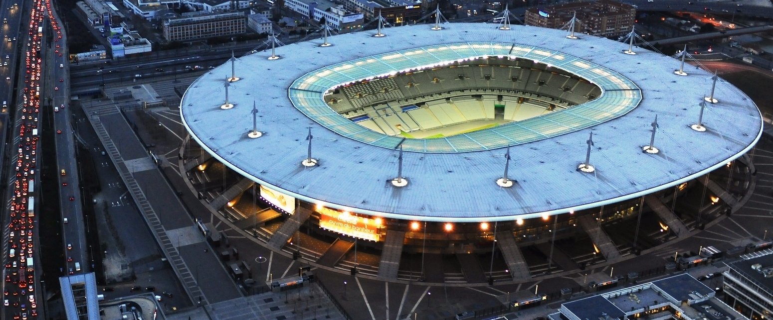 Das Stade de France in Saint-Denis, direkt an der Stadtgrenze von Paris, ist das größte Stadion Frankreichs. Hier wird die Europameisterschaft eröffnet und natürlich auch das Finale ausgetragen.