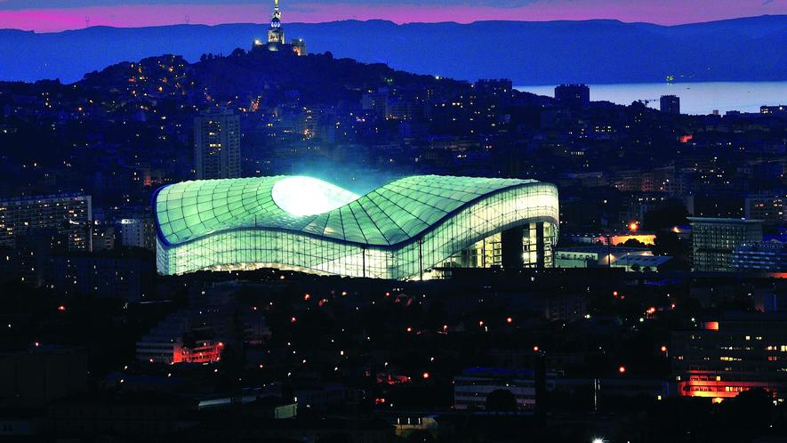 Das Stadion von Marseille: Einige der zehn EM-Stadien in Frankreich sind architektonische Schmuckstücke. Das Stade Velodrome in Marseille gehört auf jeden Fall dazu.