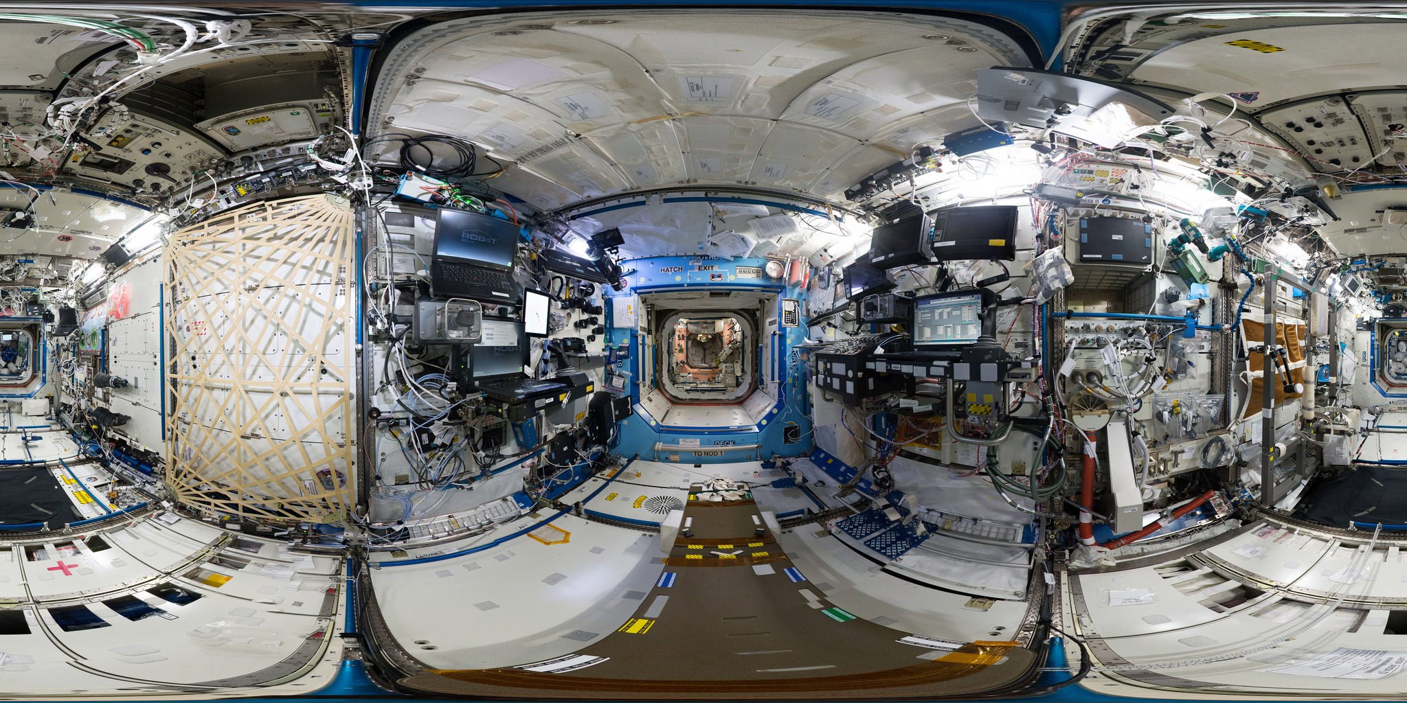 360-Grad-Blick in das amerikanische Destiny-Labor auf der ISS.