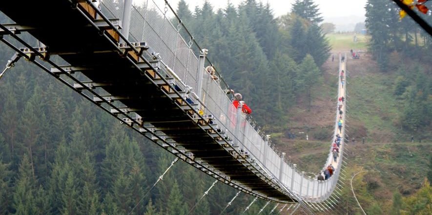 Mutprobe für Ingenieure: Gang über die längste Hängeseilbrücke Deutschlands