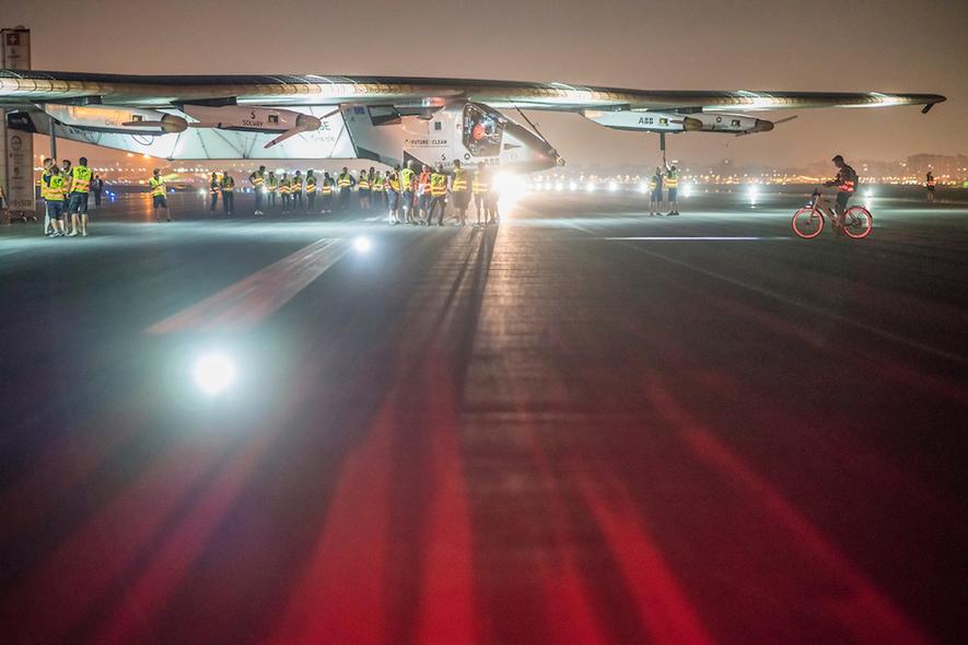 Solar Impulse im Anflug zum letzten Ziel ihrer Weltumrundung