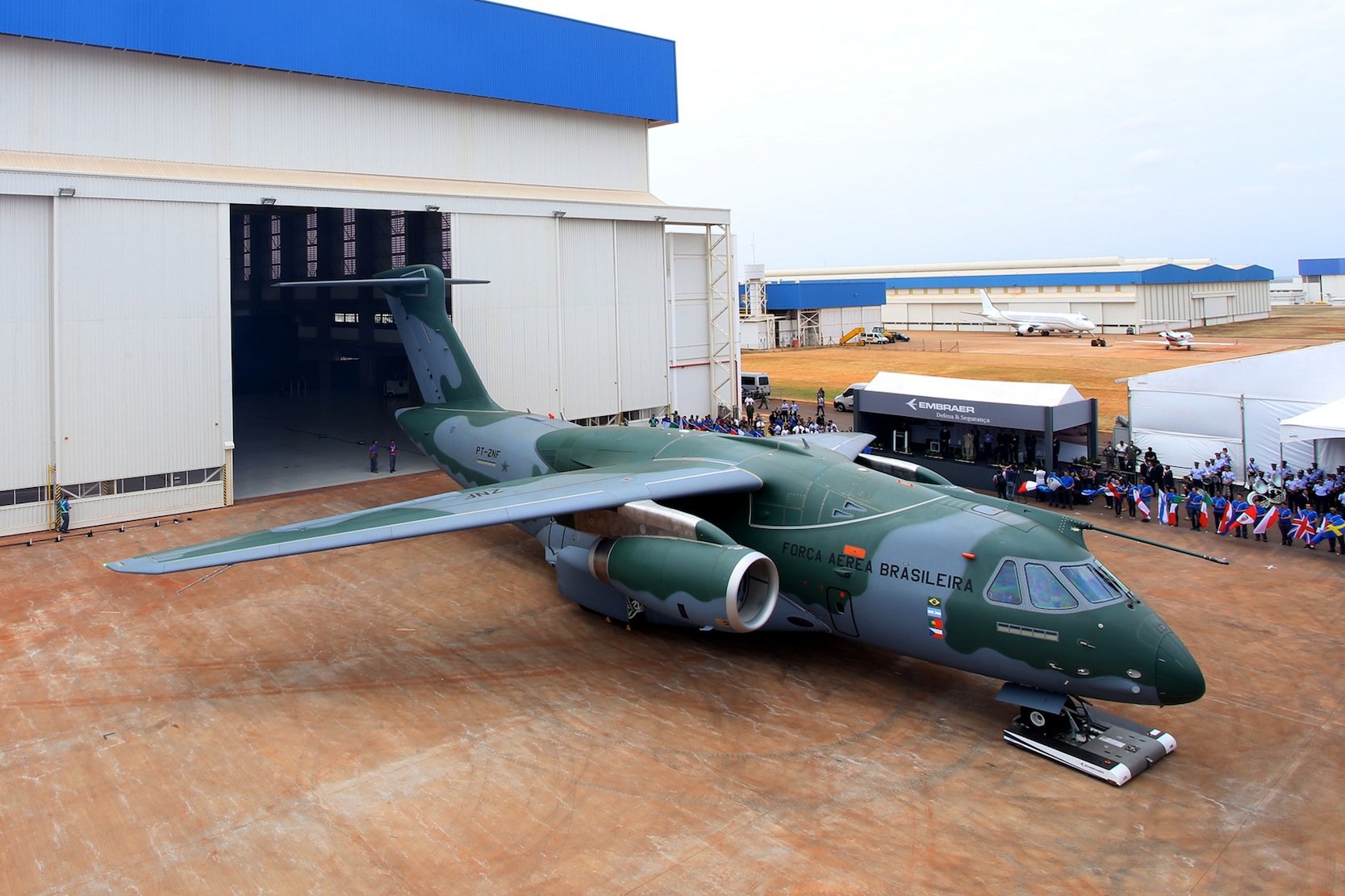 Vorstellung des Militärtransporters KC-390 von Embraer in Brasilien: Angetrieben wird die KC-390 von zwei Jet-Motoren des Typs IAE 2500 aus den USA. 