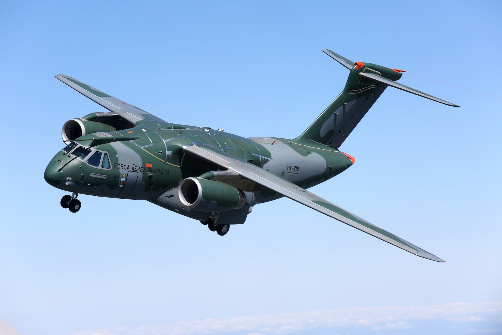 Die KC-390 von Embraer kann 80 Soldaten samt ihrer normalen Ausrüstung transportieren. Die Reichweite liegt bei knapp 5.000 km. 