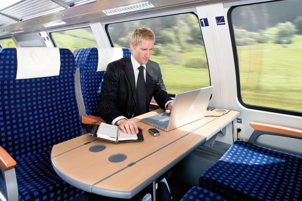 Vorbild Hyperloop Bahn will Zugfenster zum Display machen ingenieur.de