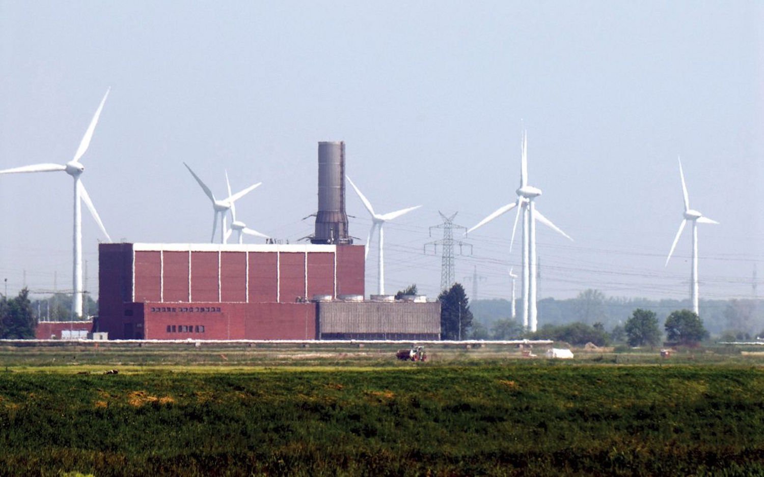 Das Druckluftspeicherkraftwerk in Huntorf ging bereits 1978 in Betrieb. Die beiden Salzkavernen befinden sich in einer Tiefe zwischen 650 und 800 m.