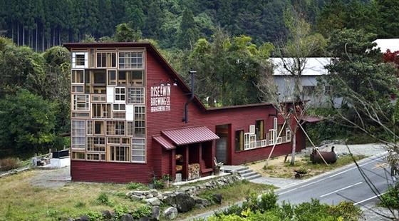 Für den Bau des Kamikatz Public House wurden nur recycelte Materialien verwendet.