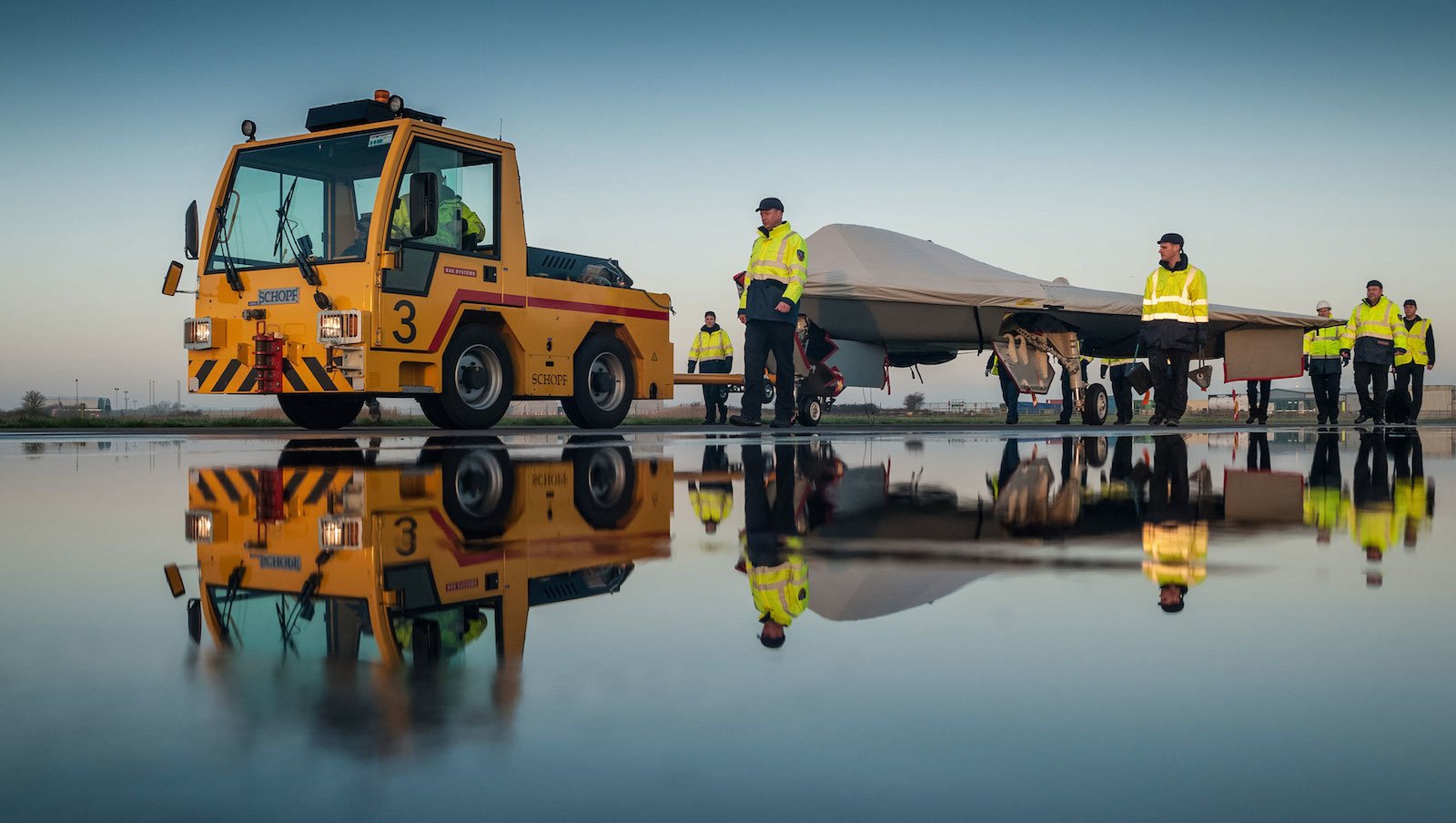 Taranis ist kompakt gebaut. Bei Testflügen steuern an der Entwicklung beteiligte Ingenieure sie vom Boden aus. Bei Überschallgeschwindigkeit kann sie auch autonom fliegen.