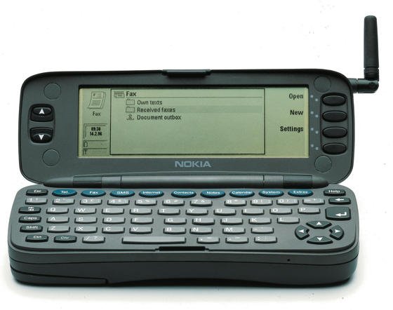 Nokia brachte vor 20 Jahren mit dem Communicator 9000 das erste Smartphone der Welt auf den Markt. Es kostete damals 2700 DM. Doch gegen das ein Jahr später erscheinende iPhone von Apple hatte Nokia keine Chance.