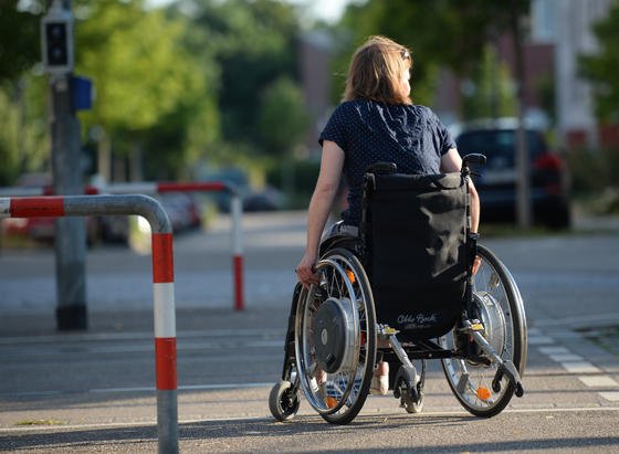 Es besteht Grund zur Hoffnung: Selbst Patienten, die nach einem Unfall schon viele Jahre im Rollstuhl sitzen, können durch monatelanges Spezial-Training ein wenig Beweglichkeit zurückerobern. 