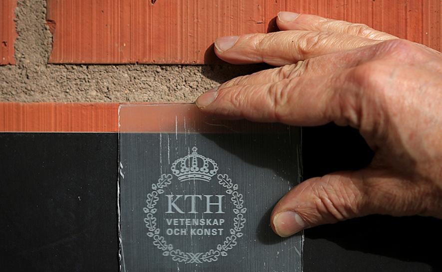 Stockholmer Forschern des KTH Royal Institute of Technology ist es gelungen, durchsichtiges Holz herzustellen.