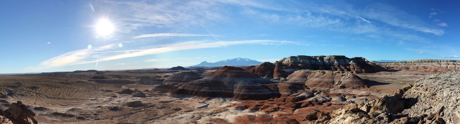 Sieht aus wie auf dem Mars, ist aber die abgelegene felsige Wüstenlandschaft in Utah, wo das Deutsche Forschungszentrum für Künstliche Intelligenz (DFKI) demnächst den Rover SherpaTT und den Mini-Roboter Coyote III testen wird.