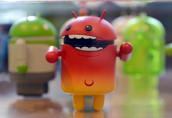 Bunte Android-Männchen im Berliner Google-Büro: Die Zahl der Sicherheitslücken des Betriebssystems Android von Google nehmen zu. Das Hasso-Plattner-Institut hat in diesem Jahr doppelt so viele Sicherheitsprobleme gezählt wie vor einem Jahr.
