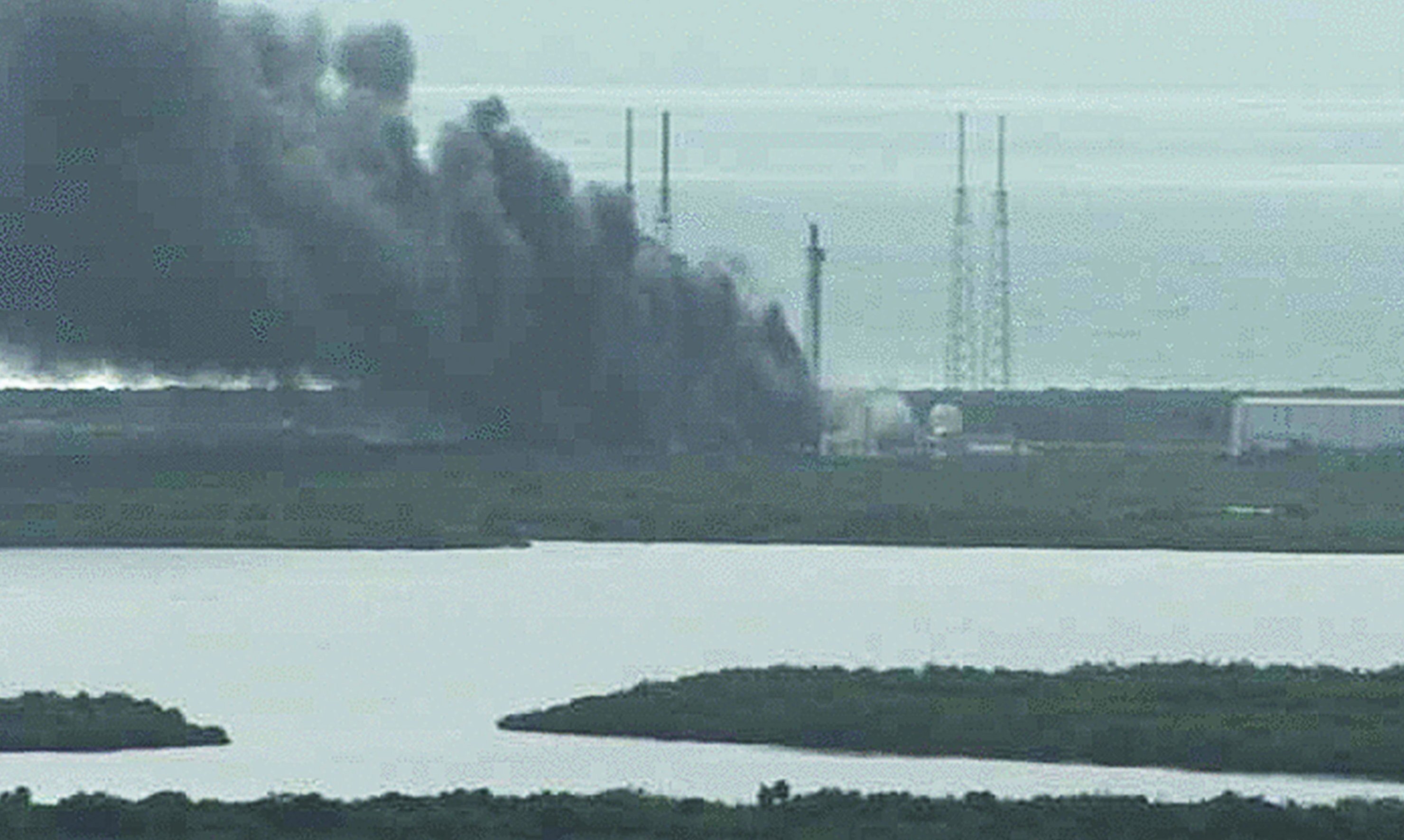 Gewaltige Rauchwolken auf dem US-Raumfahrtbahnhof Cape Canaveral: Die SpaceX-Rakete explodierte am Boden. Verletzt wurde niemand. 