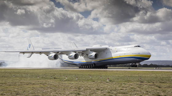 Das größte Flugzeug der Welt: die Antonov An-225 Mriya. Bislang gibt es nur ein einziges Exemplar des Frachters, das im Einsatz ist. Jetzt haben die Chinesen die Lizenz zum Bauen erhalten und wollen in Serie produzieren. 